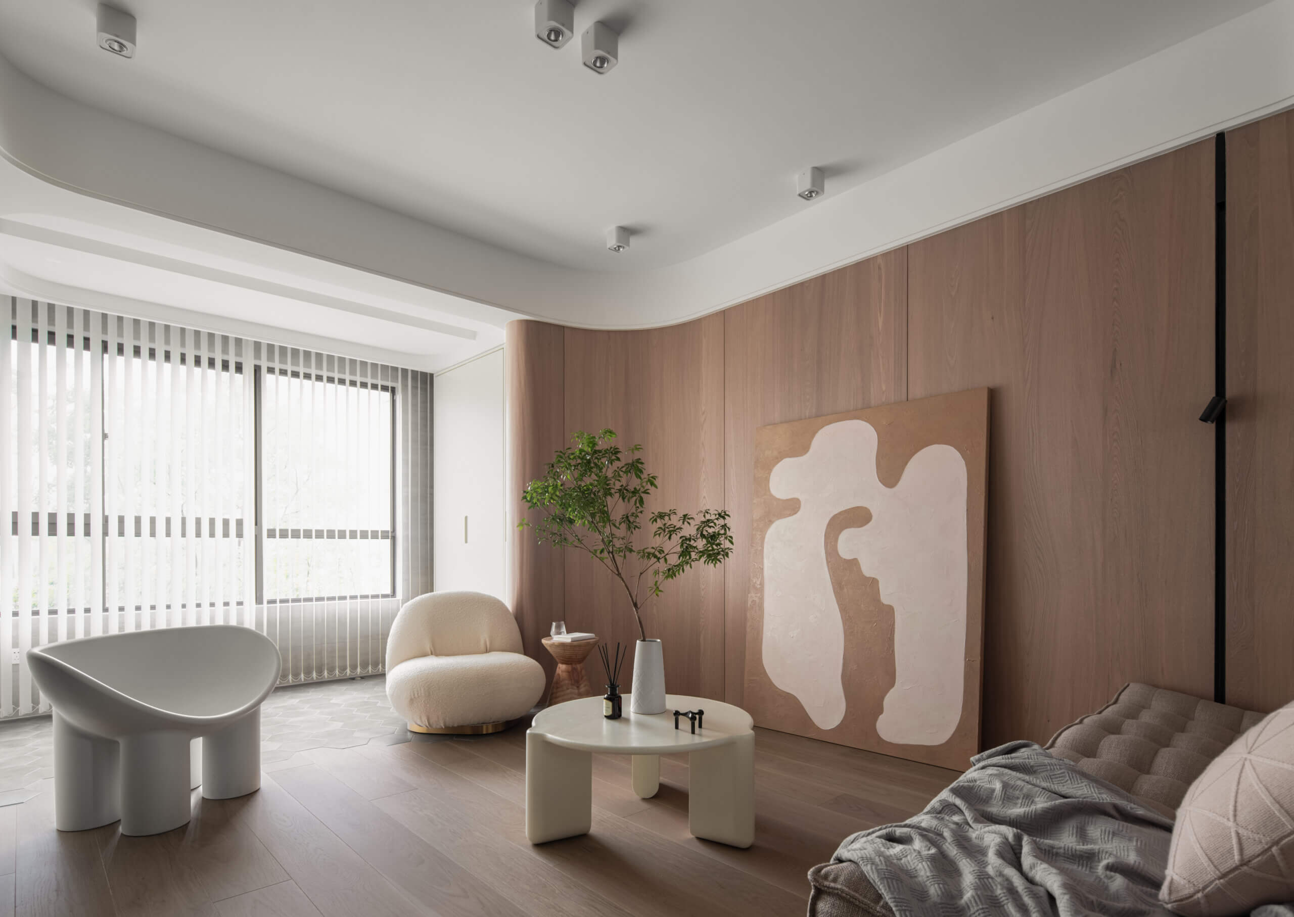 A curved interior wall stylishly clad with KD ECO⁺ Laminates, highlighting a warm, natural wood texture in a modern living space.