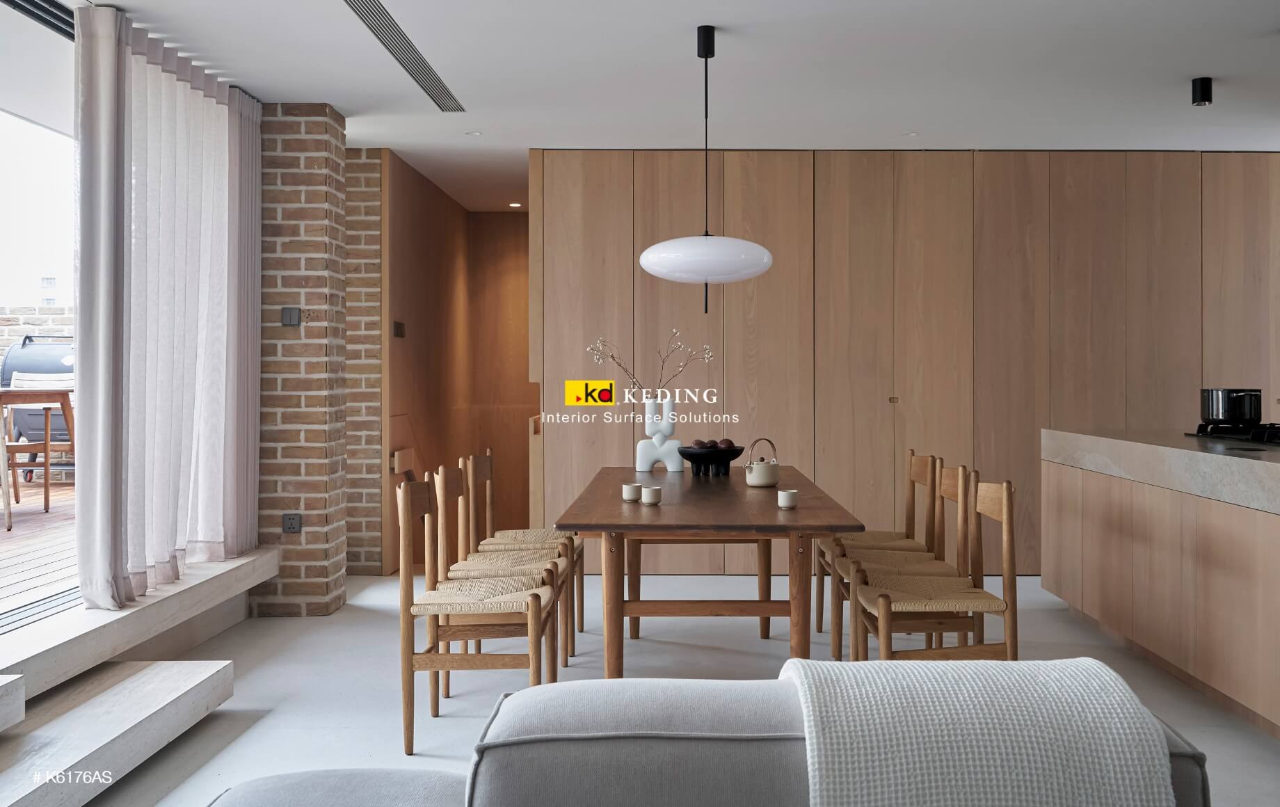 A dining room decorated with wood panels from Keding.
