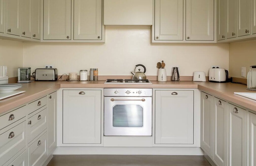For a minimalist style, neutral tones such as beige, soft grey, or cream create a clean and spacious appearance.